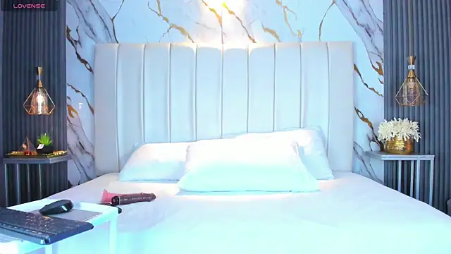 AariaLove online show from November 21, 2025, 5:01 pm