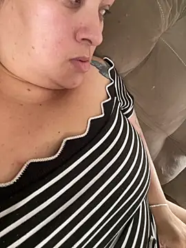 bruna438 online show from December 3, 2025, 12:15 pm