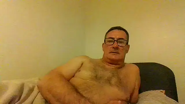 Snapshot of goldenman59 chatting on October 8, 2025, 1:23 pm goldenman59 online show from October 8, 2025, 1:23 pm