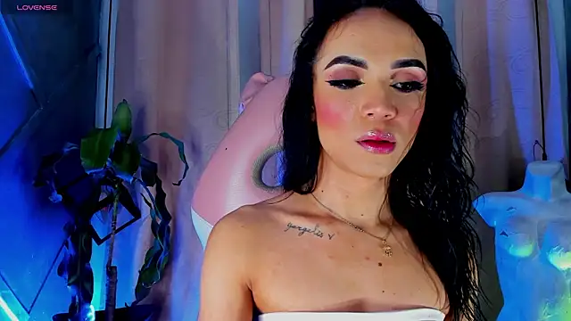 Snapshot of Cristal_Gem1 chatting on July 14, 2026, 10:21 am Cristal Gem1 online show from July 14, 2026, 10:21 am