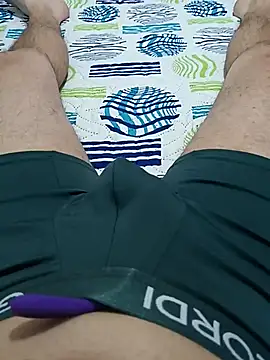 Snapshot of este_juan chatting on September 13, 2025, 9:59 pm este juan online show from September 13, 2025, 9:59 pm