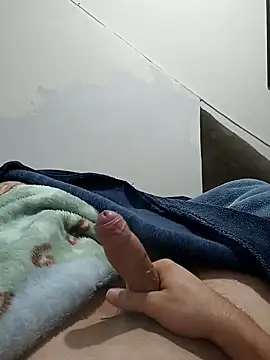 Snapshot of este_juan chatting on October 23, 2025, 1:37 am este juan online show from October 23, 2025, 1:37 am