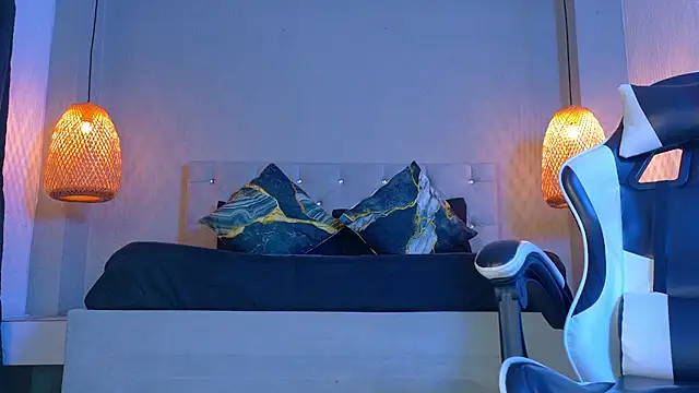 Thaiel Fosteer online show from April 19, 2026, 10:05 am