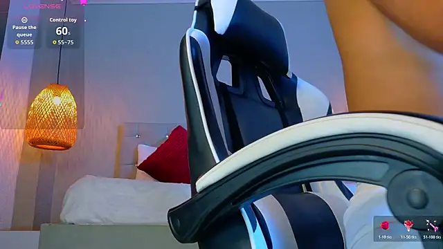 Thaiel Fosteer online show from November 11, 2025, 6:08 am