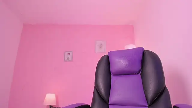 Snapshot of LiaaMoretzz chatting on November 4, 2025, 12:58 am LiaaMoretzz online show from November 4, 2025, 12:58 am