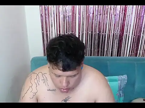 Snapshot of Yulian_bigclit7 chatting on January 10, 2026, 3:46 am Yulian bigclit7 online show from January 10, 2026, 3:46 am