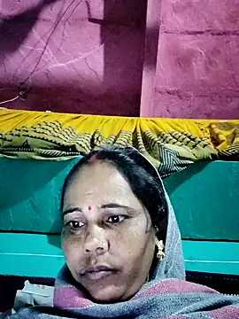 Pooja750 online show from November 7, 2025, 1:10 am