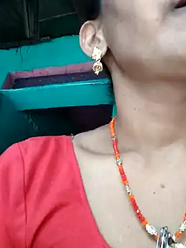 Pooja750 online show from November 23, 2025, 6:12 am