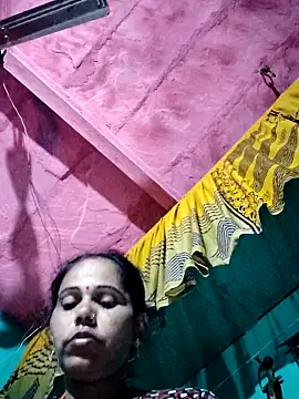 Pooja750 online show from December 18, 2025, 7:40 pm