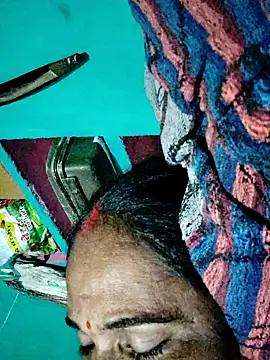 Pooja750 online show from November 3, 2025, 4:43 pm