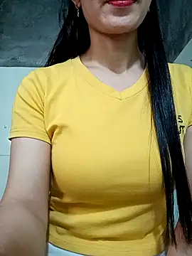 Snapshot of Vyvyy06 chatting on November 24, 2025, 10:37 am Vyvyy06 online show from November 24, 2025, 10:37 am