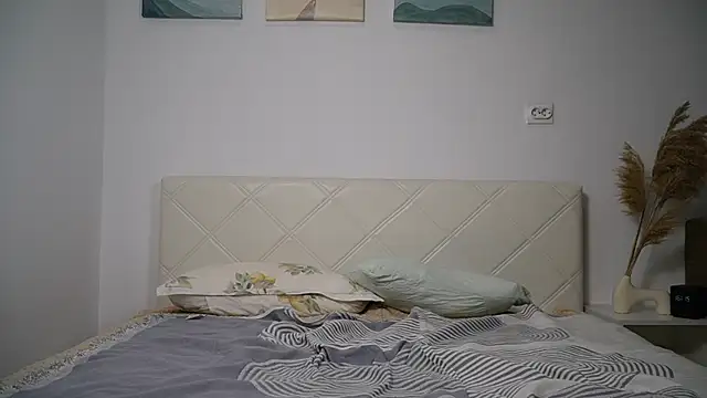 KaeliaScorch online show from September 29, 2025, 1:17 pm