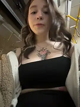 Snapshot of Mimiumuy chatting on December 5, 2025, 4:05 pm Mimiumuy online show from December 5, 2025, 4:05 pm