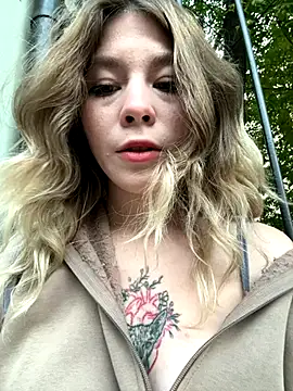 Snapshot of Mimiumuy chatting on September 18, 2025, 3:48 pm Mimiumuy online show from September 18, 2025, 3:48 pm