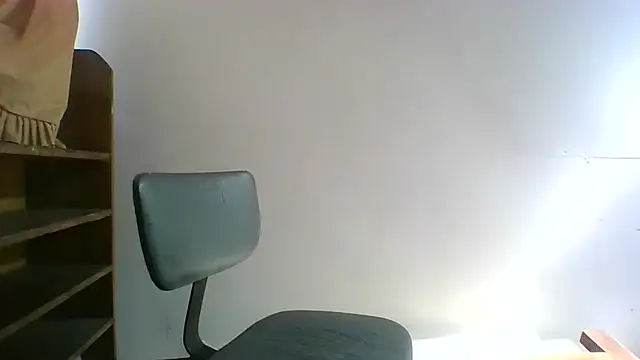 Isisflame online show from November 2, 2025, 2:22 pm