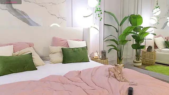 MaryNixon  online show from February 23, 2026, 5:09 am