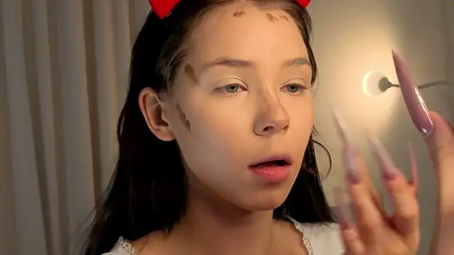 slyshypie online show from November 28, 2025, 1:33 pm