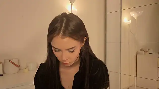 slyshypie online show from November 16, 2025, 2:11 pm