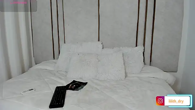 Snapshot of Lilith_dry chatting on September 24, 2025, 12:55 pm Lilith dry online show from September 24, 2025, 12:55 pm