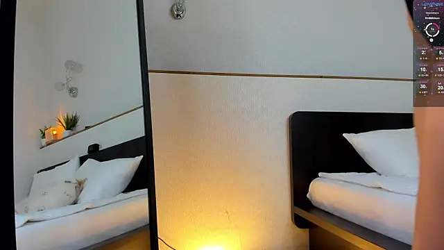 charlottacardi online show from October 30, 2025, 3:16 am