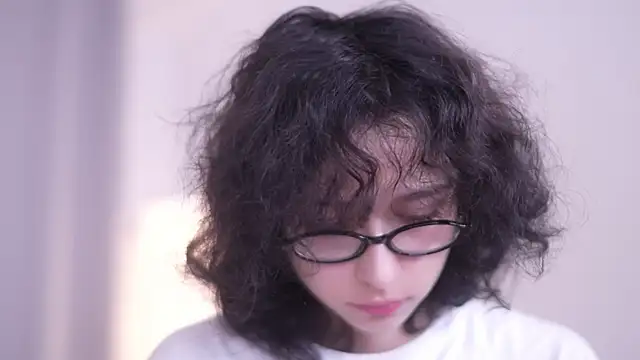 MimiLicks online show from October 27, 2025, 8:04 am