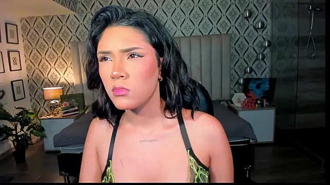 KymRoses online show from October 28, 2025, 1:54 pm