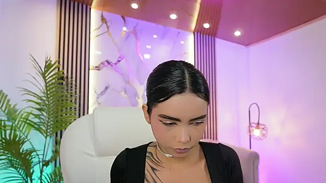 Snapshot of GiaNovak chatting on November 20, 2025, 11:44 am GiaNovak online show from November 20, 2025, 11:44 am