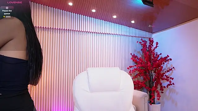 Snapshot of GiaNovak chatting on October 27, 2025, 11:44 am GiaNovak online show from October 27, 2025, 11:44 am