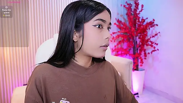 Snapshot of GiaNovak chatting on October 23, 2025, 11:42 am GiaNovak online show from October 23, 2025, 11:42 am