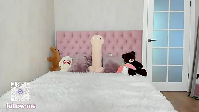 Pink Lila18 online show from October 3, 2025, 8:27 am