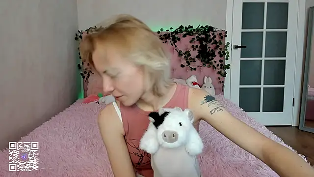 Pink Lila18 online show from November 25, 2025, 8:25 am