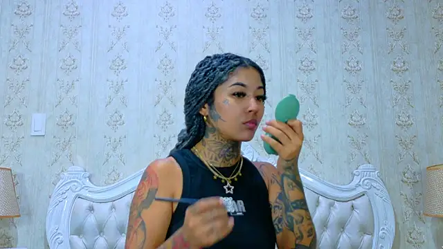 Snapshot of EmilieLake chatting on February 11, 2026, 2:28 pm EmilieLake online show from February 11, 2026, 2:28 pm