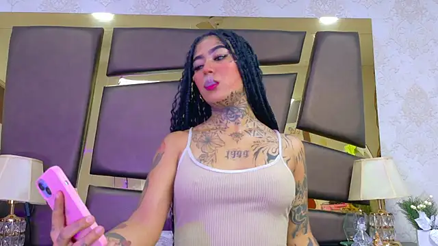 Snapshot of EmilieLake chatting on March 2, 2026, 3:08 pm EmilieLake online show from March 2, 2026, 3:08 pm