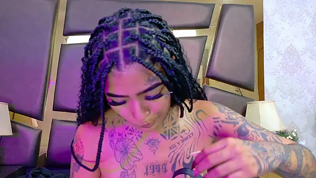 Snapshot of EmilieLake chatting on February 20, 2026, 7:38 pm EmilieLake online show from February 20, 2026, 7:38 pm