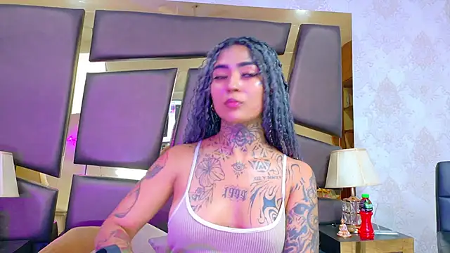 Snapshot of EmilieLake chatting on February 12, 2026, 7:35 pm EmilieLake online show from February 12, 2026, 7:35 pm