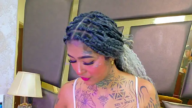 Snapshot of EmilieLake chatting on February 3, 2026, 8:03 pm EmilieLake online show from February 3, 2026, 8:03 pm