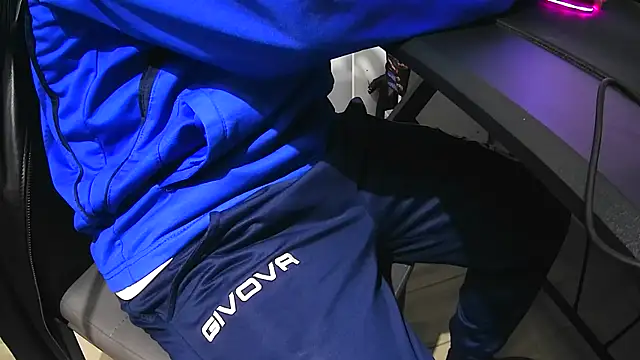 Pennellone98 online show from November 7, 2025, 2:10 pm