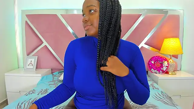 SulyClarck online show from November 19, 2025, 7:47 pm