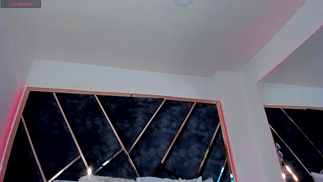 SusanaHenao online show from November 25, 2025, 5:35 pm