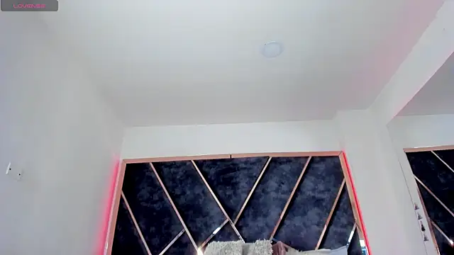 SusanaHenao online show from November 21, 2025, 5:12 pm