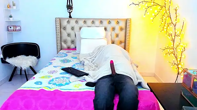 Snapshot of LenaStylesOA chatting on November 7, 2025, 1:15 pm LenaStylesOA online show from November 7, 2025, 1:15 pm