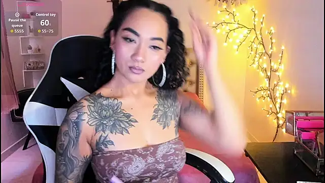 Snapshot of LenaStylesOA chatting on September 10, 2025, 12:37 pm LenaStylesOA online show from September 10, 2025, 12:37 pm