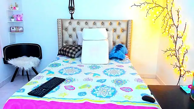 Snapshot of LenaStylesOA chatting on November 11, 2025, 1:06 pm LenaStylesOA online show from November 11, 2025, 1:06 pm