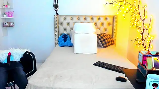 Snapshot of LenaStylesOA chatting on November 14, 2025, 1:48 pm LenaStylesOA online show from November 14, 2025, 1:48 pm