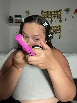 luna sweet16 online show from October 8, 2025, 1:51 am