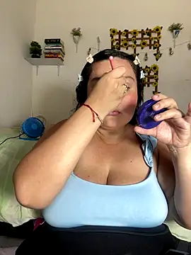 luna sweet16 online show from September 26, 2025, 4:58 pm