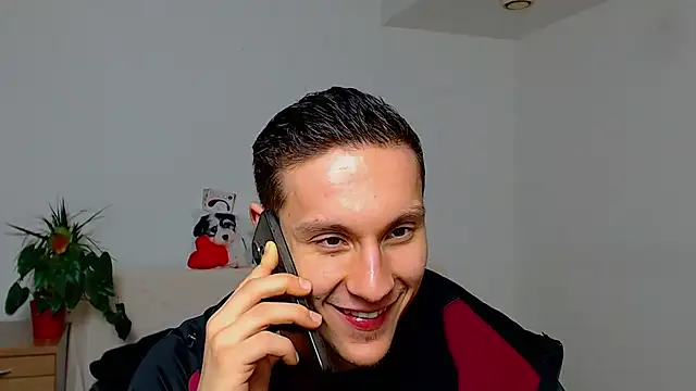 ZeinMiracles online show from December 4, 2025, 7:13 pm