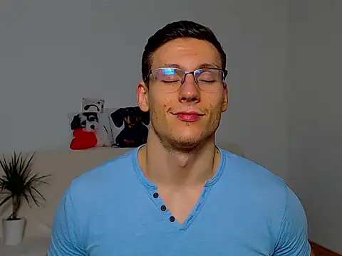 ZeinMiracles online show from October 13, 2025, 8:10 pm