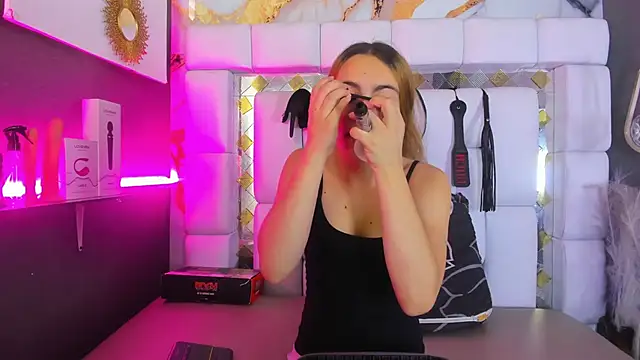 Natasha-Adams online show from February 25, 2026, 9:25 pm