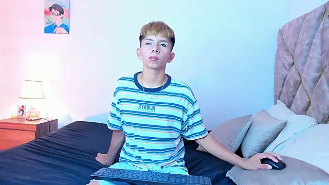 Snapshot of Hyunjin_Son chatting on December 19, 2025, 7:05 pm Hyunjin Son online show from December 19, 2025, 7:05 pm